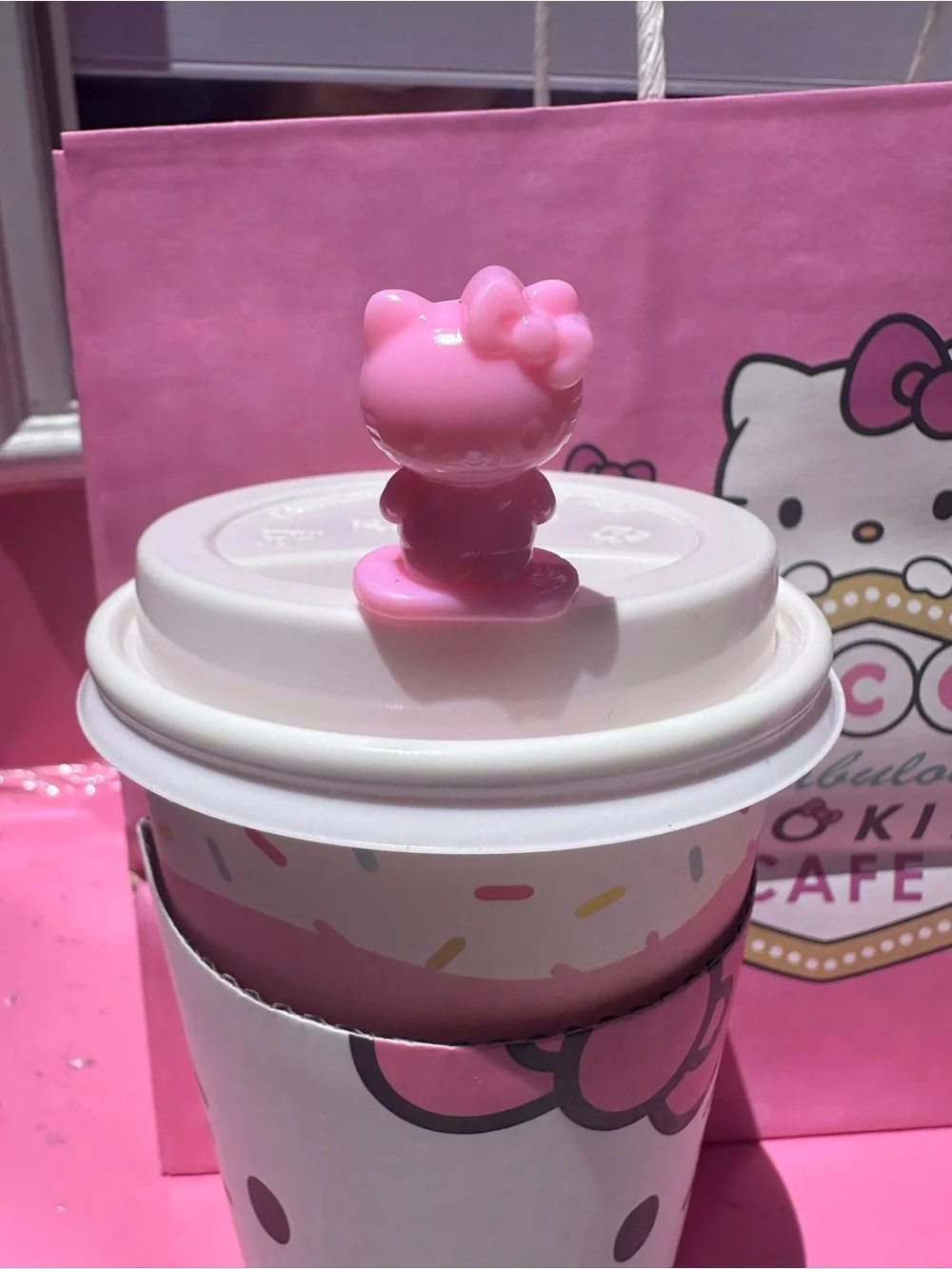 Hello Kitty Cafe Coffee Cup with Reusable Hello Kitty Shaped Coffee Stopper